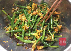 炝拌黄瓜花的做法图解6