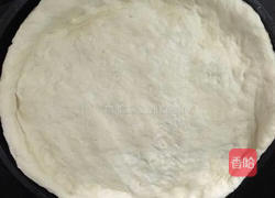 电饼铛腊肠牛肉比萨的做法图解4