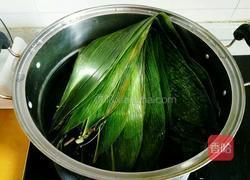 包粽子(蛋黄肉粽)的做法图解3