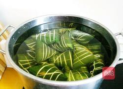 包粽子(蛋黄肉粽)的做法图解15