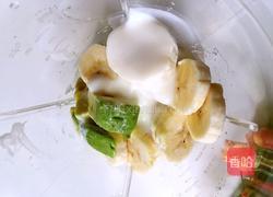 鲜榨牛油果香蕉酸奶的做法图解4