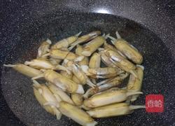 酸笋炒海蛏的做法图解2