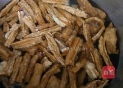 黄鳝焖腐竹的做法图解3