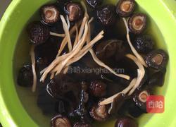 香菇焖米饭的做法图解1