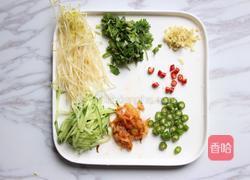 酸辣捞汁荞麦米粉的做法图解1