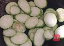 荷包蛋焖丝瓜的做法图解3