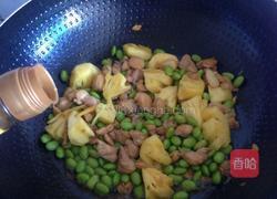 莓干炒三色鸡丁的做法图解7