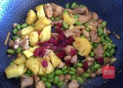 莓干炒三色鸡丁的做法图解8