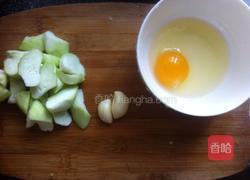 丝瓜蛋汤的做法图解1