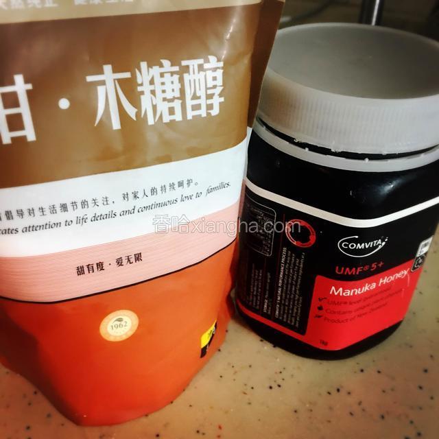 我放木糖醇是为了糖尿病的外婆也可以吃。
