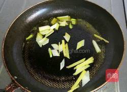 芹菜炒木耳的做法图解2
