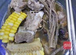 茶树菇玉米排骨汤的做法图解5
