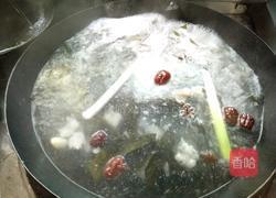 海带排骨汤的做法图解2