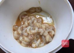 虾仁鸡蛋炒苦瓜的做法图解2