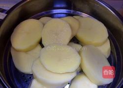 笑脸土豆饼的做法图解1