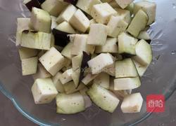 烧茄丁的做法图解1