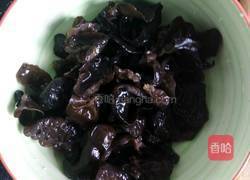 木耳烧豆腐的做法图解1