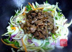 洋葱炒鹅杂的做法图解4