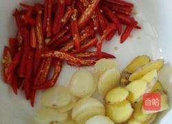 黄豆炒鸭肉的做法图解1