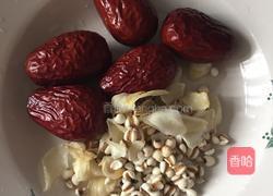 银耳莲子百合粥的做法图解4