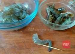 虾仁鸡蛋面的做法图解1