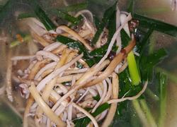 韭菜煮菌菇