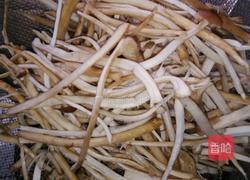 韭菜煮菌菇的做法图解2