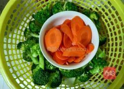 耗油西兰花的做法图解1