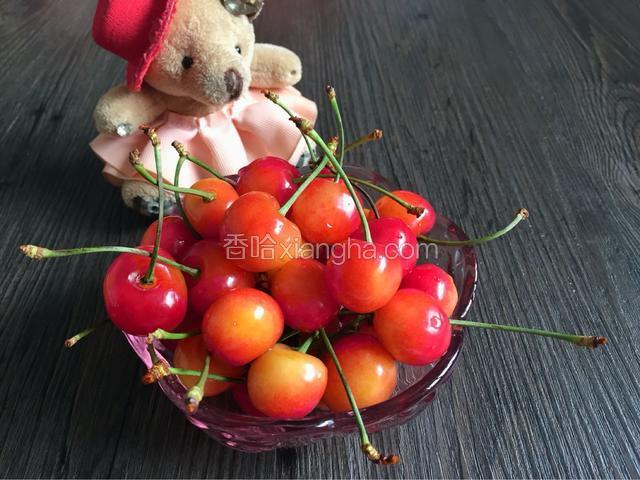 水晶樱桃洗净去把去核