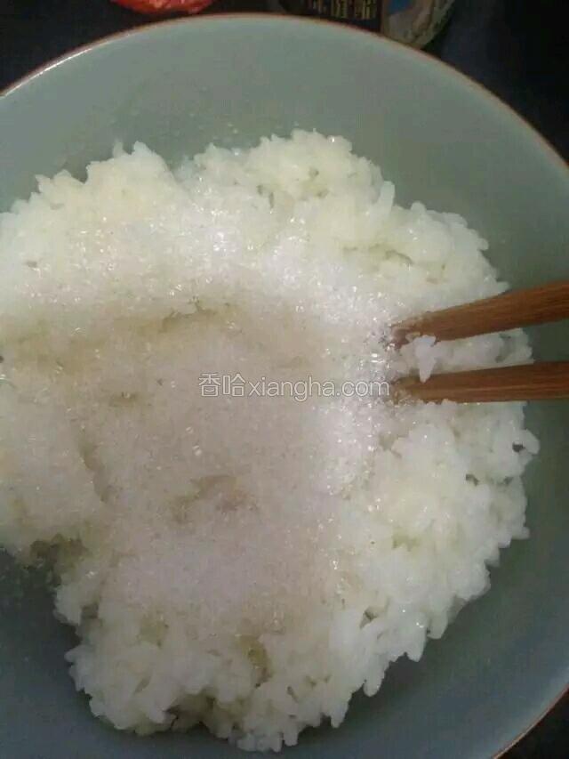 放糖，猪油，芝麻拌匀