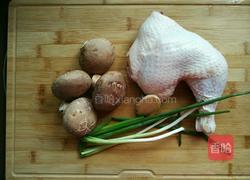 香菇蒸鸡腿的做法图解1