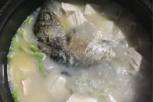 鲫鱼苦瓜豆腐汤