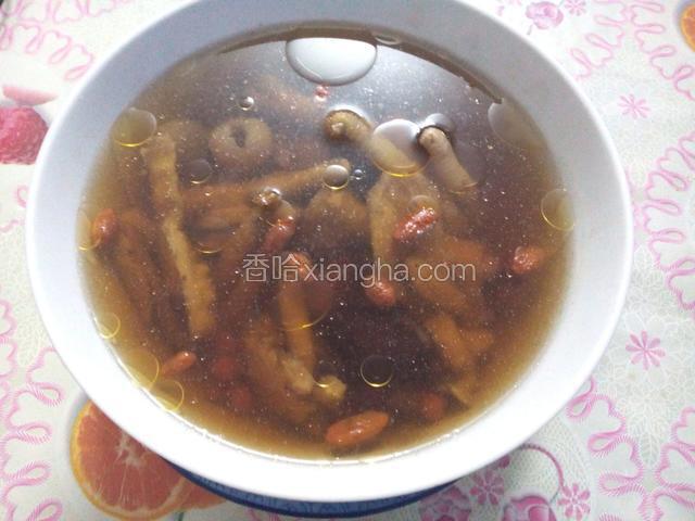 炖好了把浮油撇掉，加盐调味。
