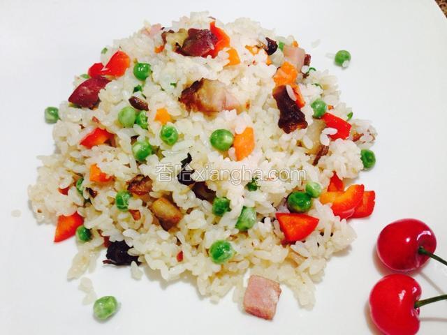 我们的腊肉炒饭放就做好了，出锅喽！