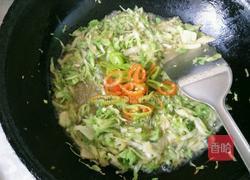素甘蓝炒粉的做法图解7
