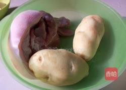 土豆红烧肉的做法图解1