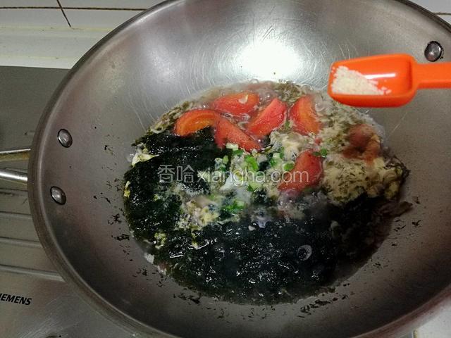 和适量的鸡精调味即可。