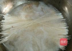 丝瓜大虾面条的做法图解5