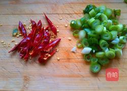 包菜炒粉条的做法图解3