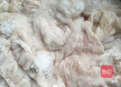 粉蒸肥肠的做法图解3