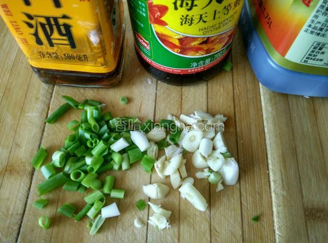 准备好做菜的调料。