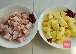 红烧肉炖土豆的做法图解1