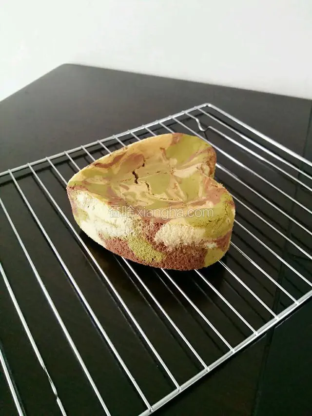 晾凉后脱模，可直接食用或做裱花
