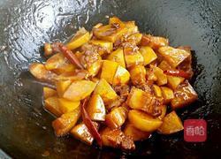 红烧肉炖土豆的做法图解10
