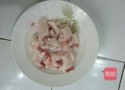 白菜杆炒肉的做法图解1