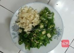 白菜杆炒肉的做法图解3