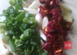 麻辣小鲫鱼的做法图解3