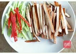 香芹炒豆腐干的做法图解2
