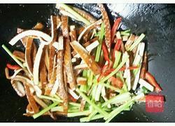 香芹炒豆腐干的做法图解4