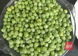 豌豆炒火腿的做法图解1